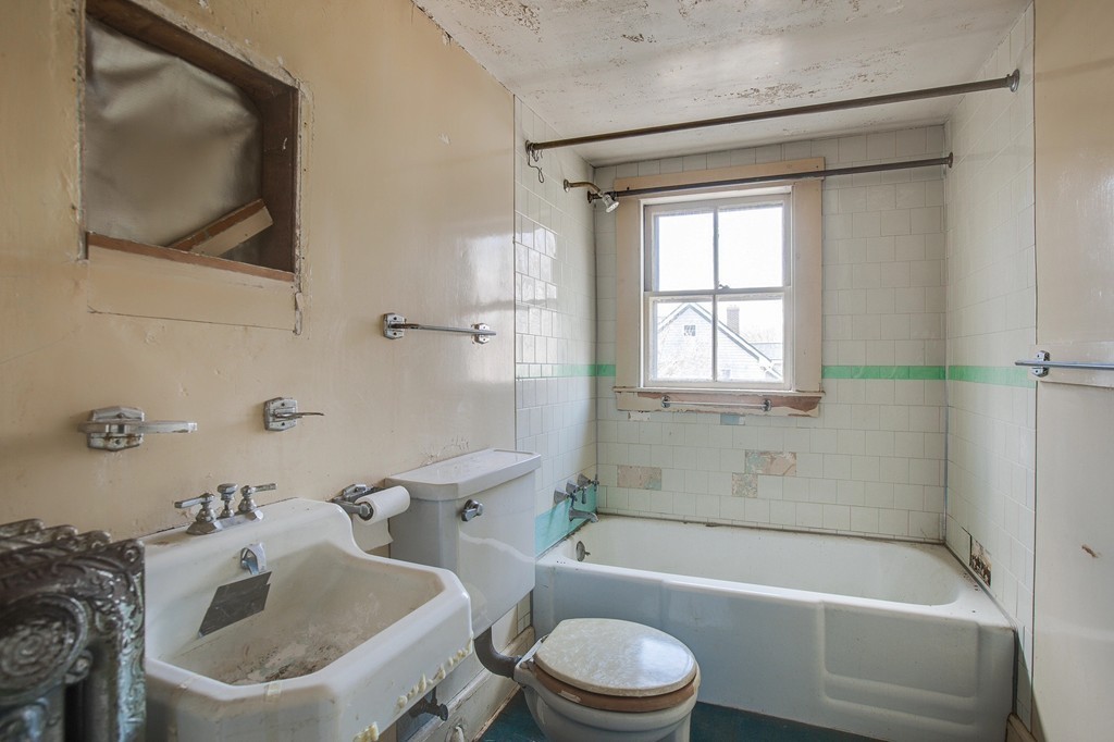 218 West Street Reading, MA 01867 - Photo 22 of 22 a bathroom with a toilet a sink and bathtub