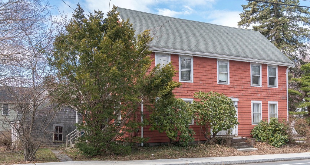 218 West Street Reading, MA 01867 - Photo 3 of 22 a front view of a house with plants and trees