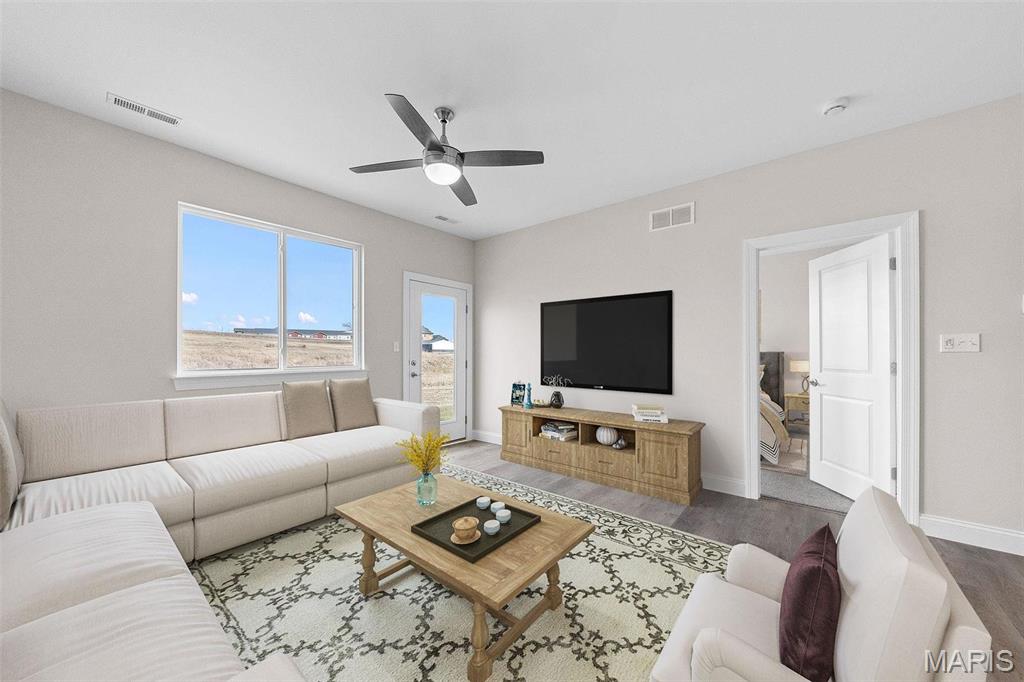 887 Walter Way Washington, MO 63090 - Photo 3 of 21