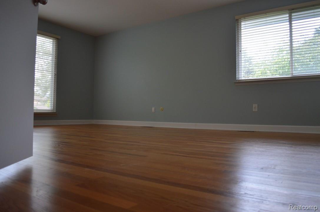 42415 Park Ridge Road Novi, MI 48375 - Photo 17 of 26 Huge master bedroom