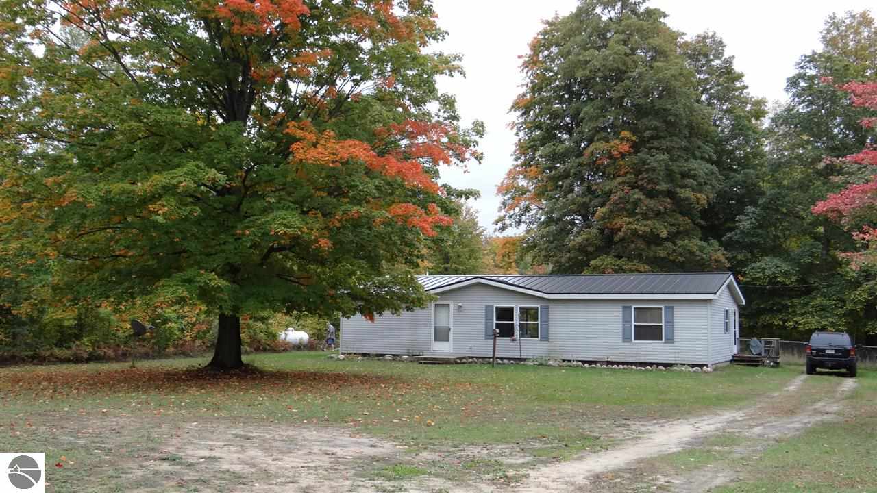 14461 Cinder Road Beulah, MI 49617 - Photo 1 of 20 1777012.JPG