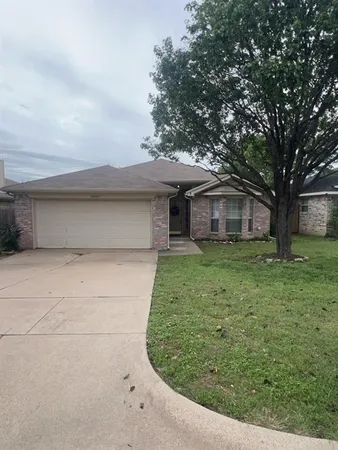 $1,925 | 10409 Pleasant Mound Drive, Fort Worth, TX 76108