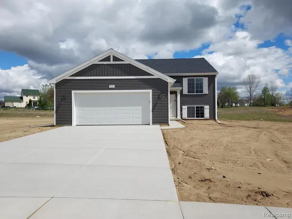 $397,345 | 8120 Towas Lane, Fowlerville, MI 48836