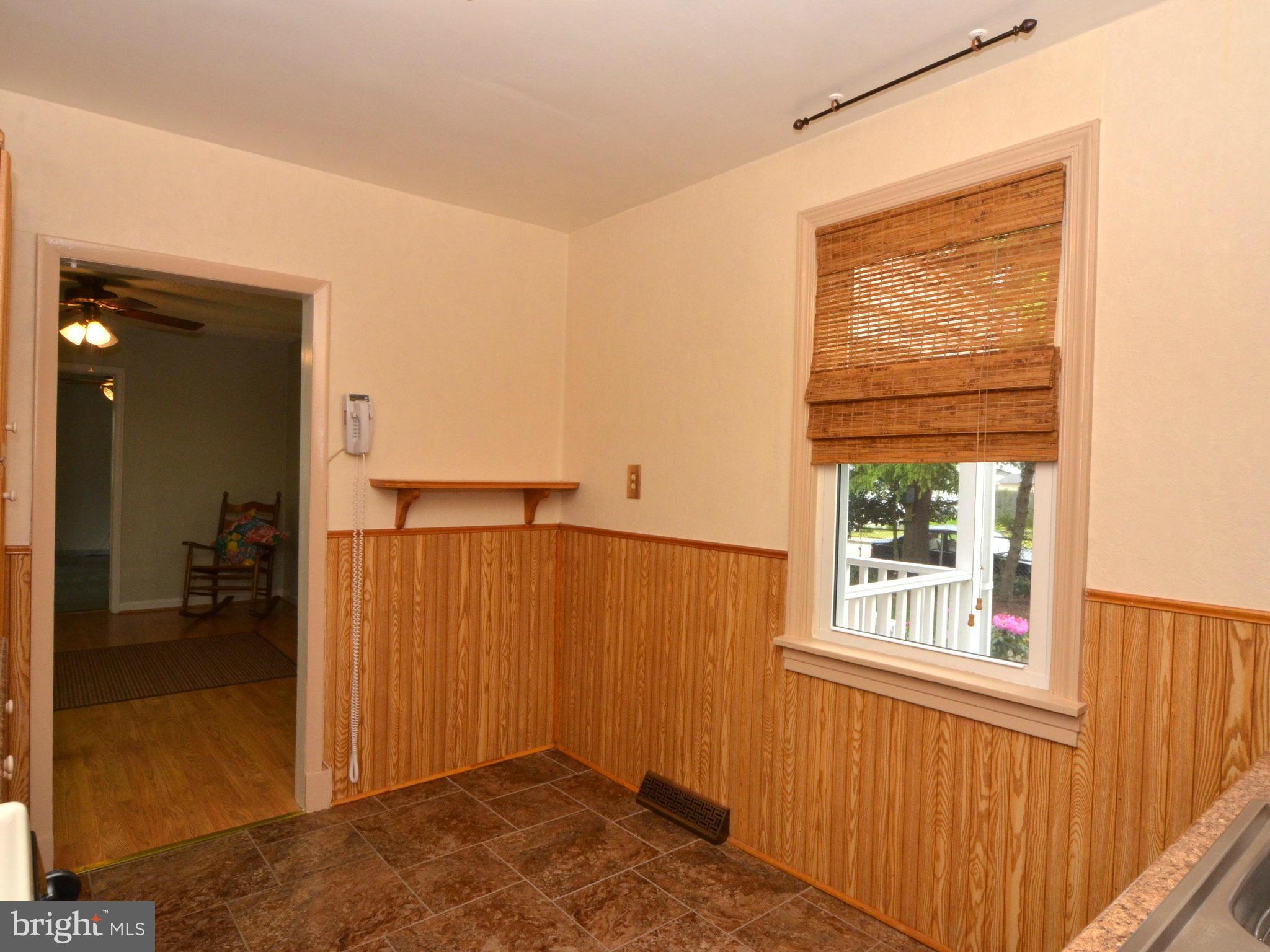 6720 Larkspur Road Morningside, MD 20746 - Photo 13 of 29 a view of a room that has a window in it