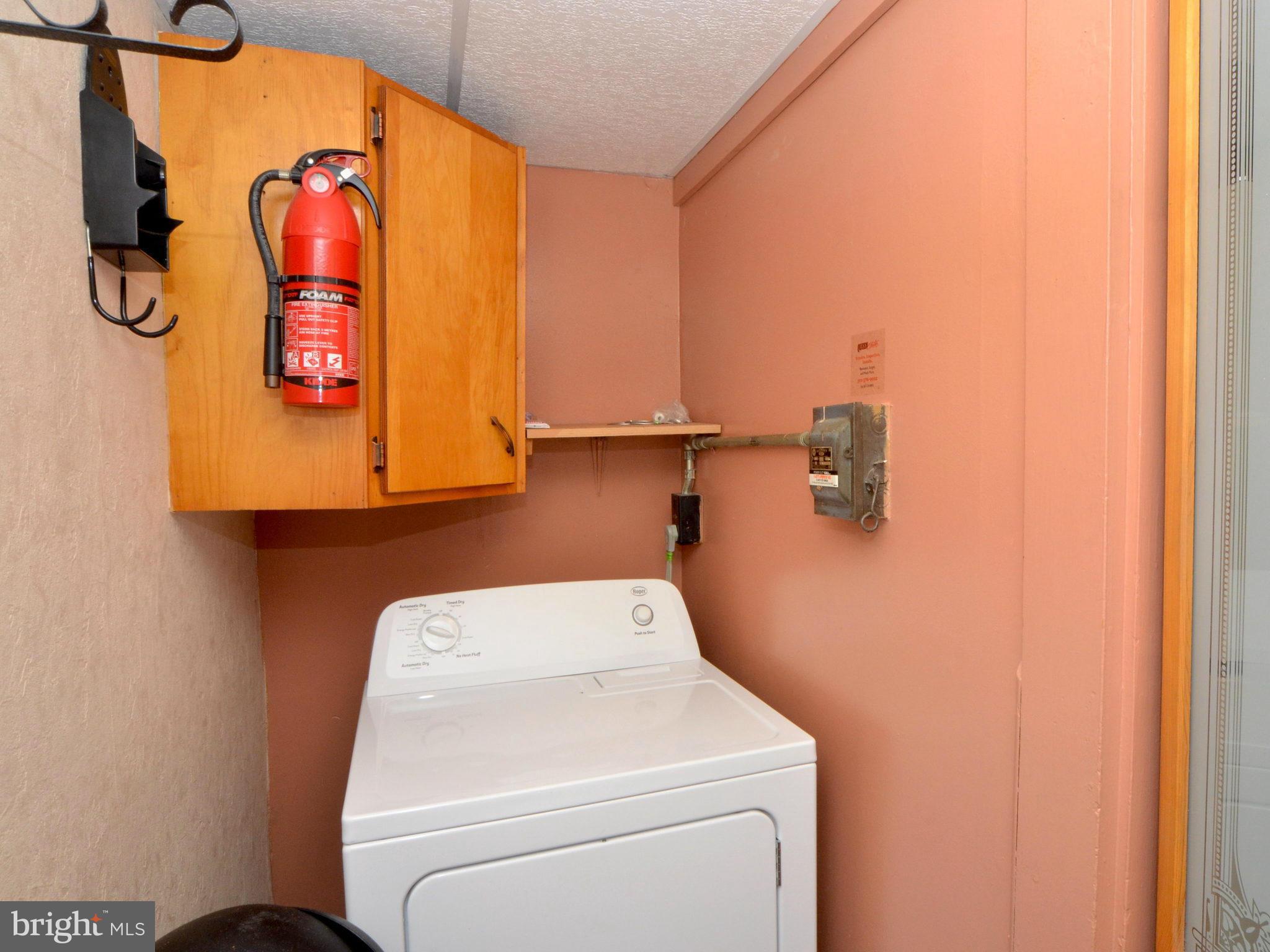 6720 Larkspur Road Morningside, MD 20746 - Photo 25 of 29 a utility room with dryer and washer