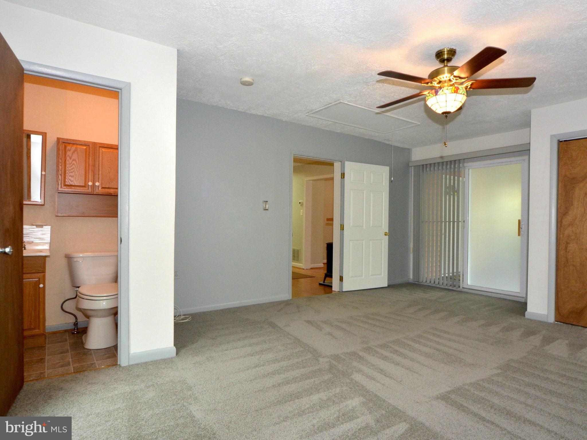 6720 Larkspur Road Morningside, MD 20746 - Photo 8 of 29 a view of empty room with window