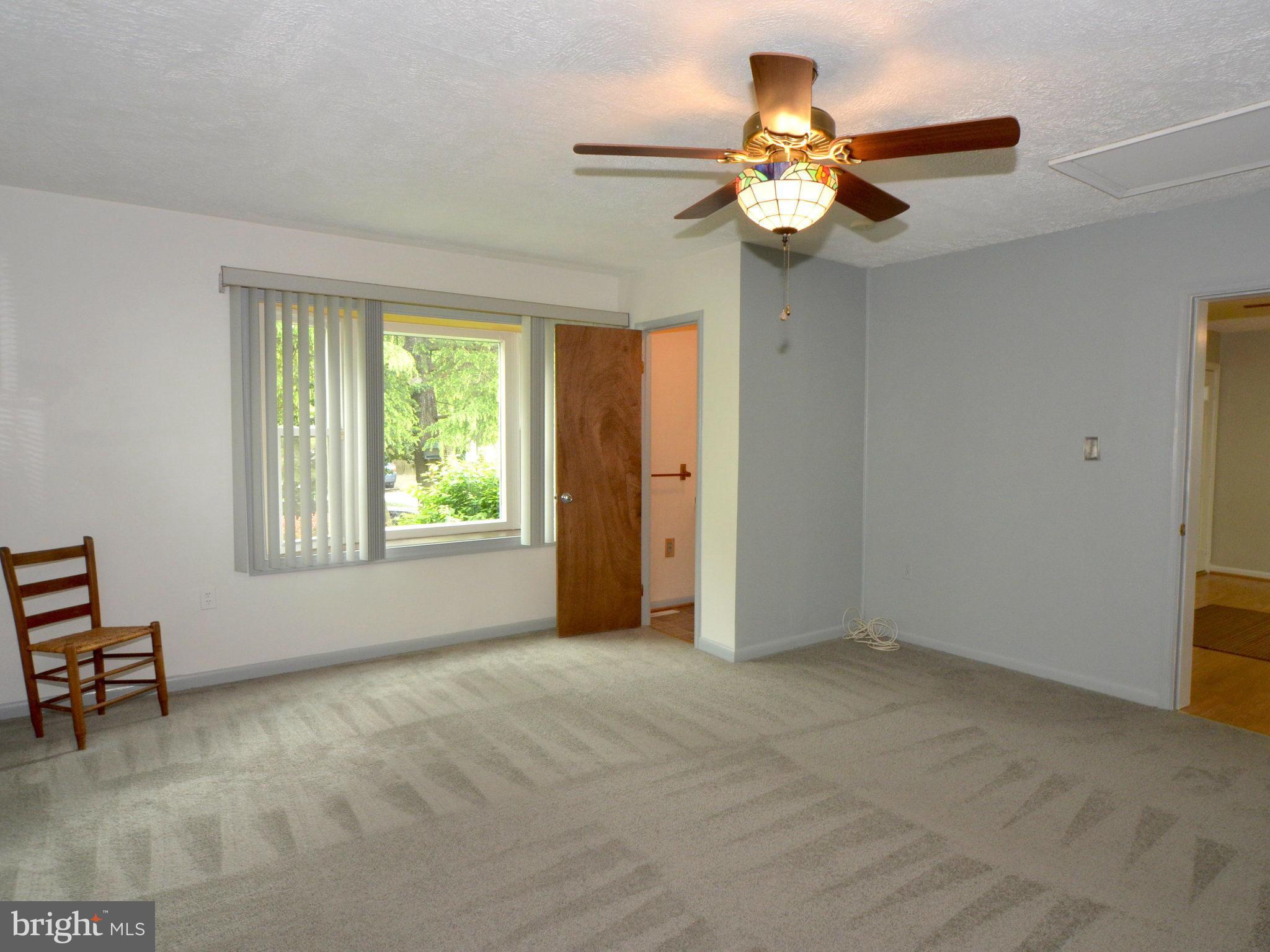 6720 Larkspur Road Morningside, MD 20746 - Photo 9 of 29 a view of empty room with window