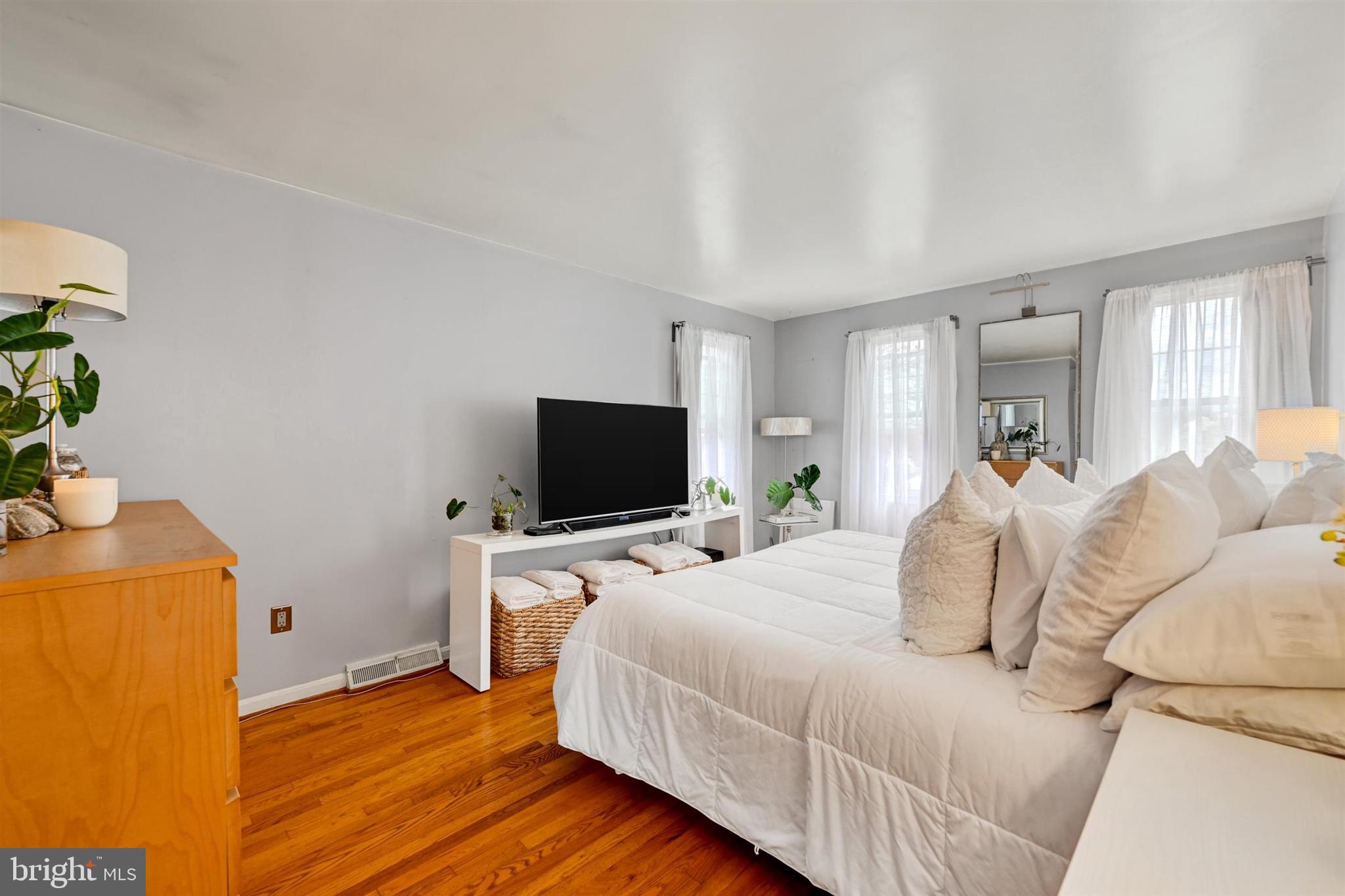 9206 Muskogee Place Adelphi, MD 20783 - Photo 28 of 43 a bedroom with a bed and a flat screen tv