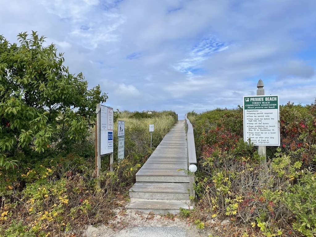 48 Torrey Road Sandwich, MA 02537 - Photo 5 of 42