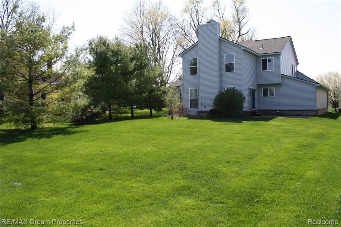 1450 Lee Wood Ridge Road Walled Lake, MI 48390 - Photo 38 of 42 IMG_8831.JPG