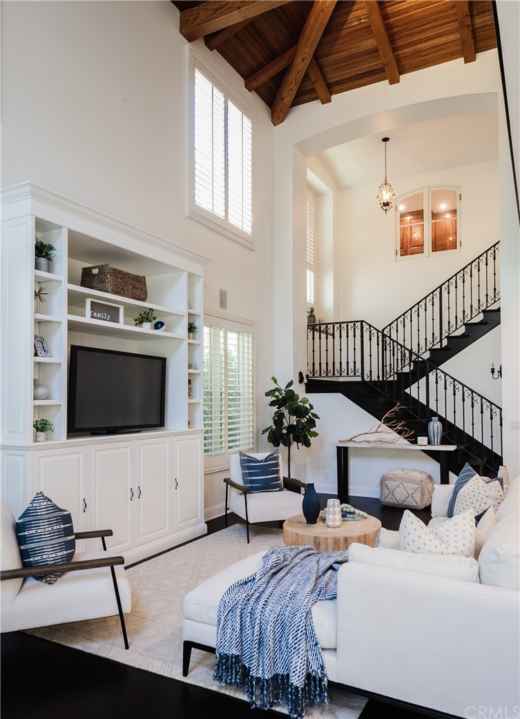 587 26th Street Manhattan Beach, CA 90266 - Photo 5 of 33