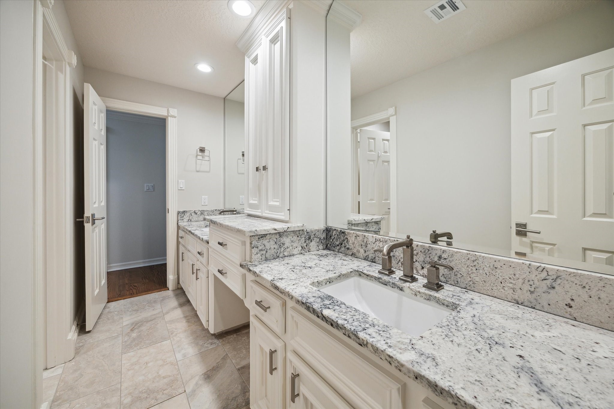 15406 Old Stone Trail Houston, TX 77079 - Photo 29 of 42