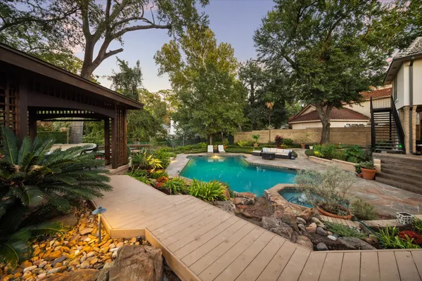 a view of a backyard with sitting area