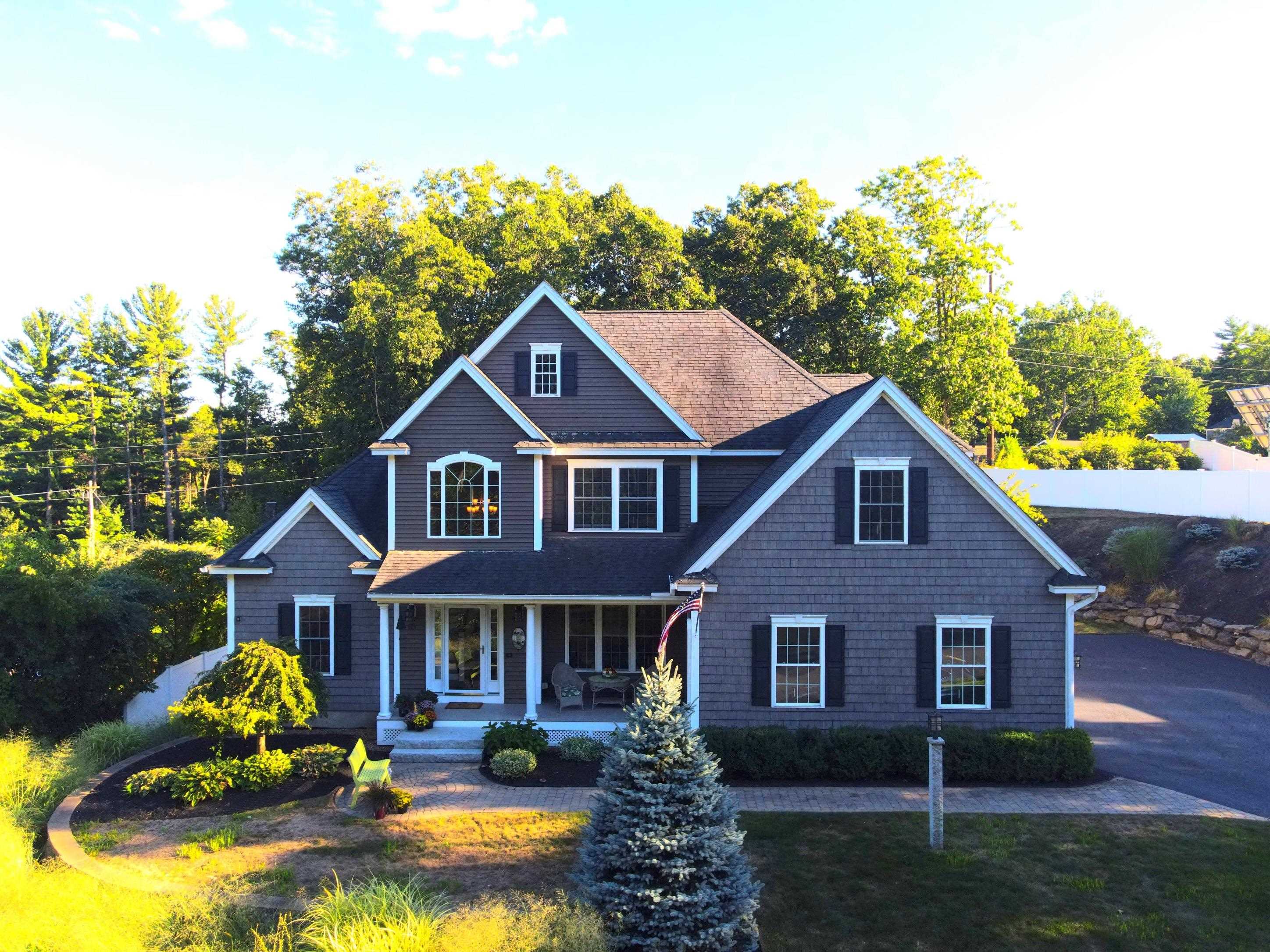 65 Farmington Road Nashua, NH 03060 - Photo 1 of 40