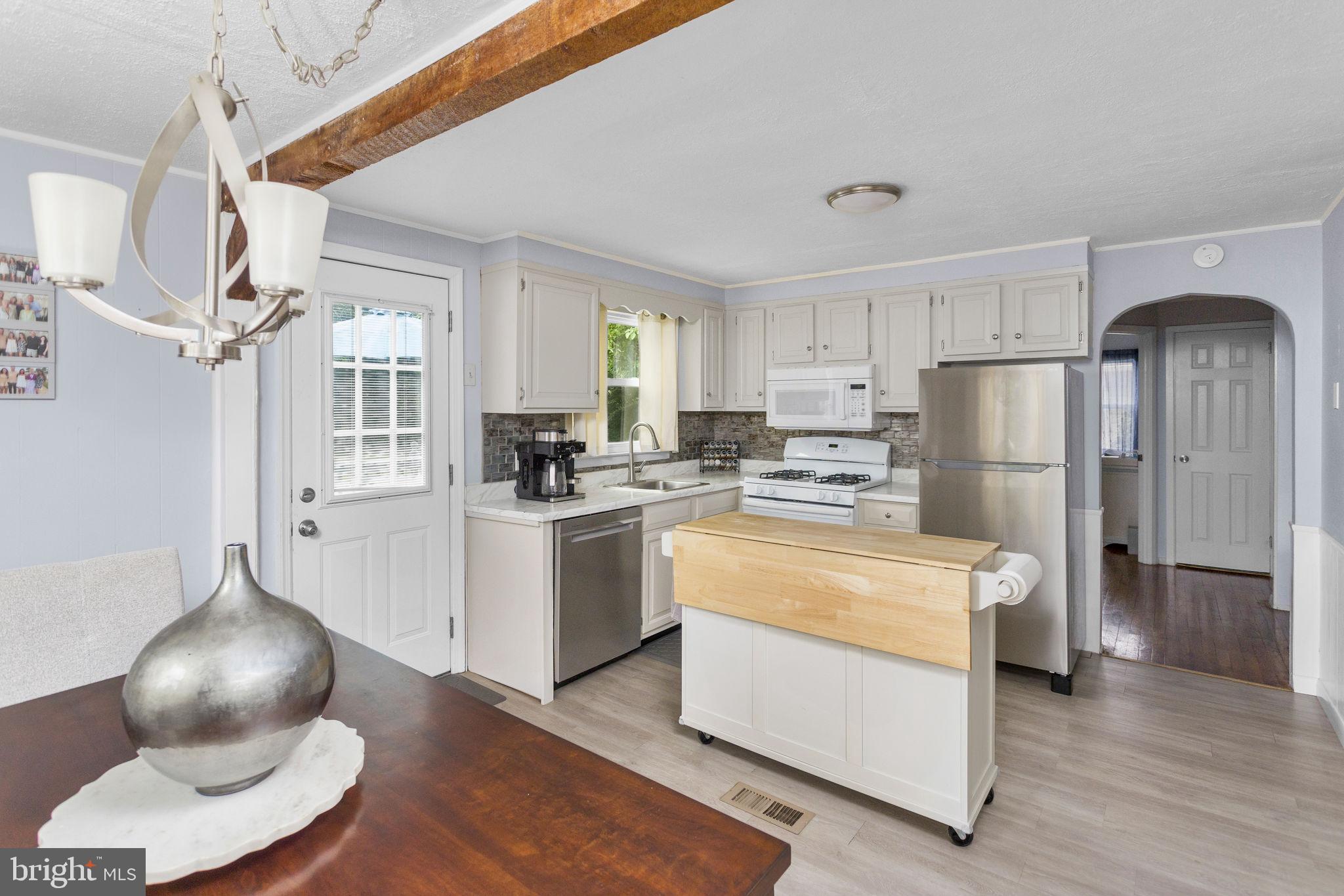 39 Benson Lane Hamilton, NJ 08610 - Photo 7 of 26
