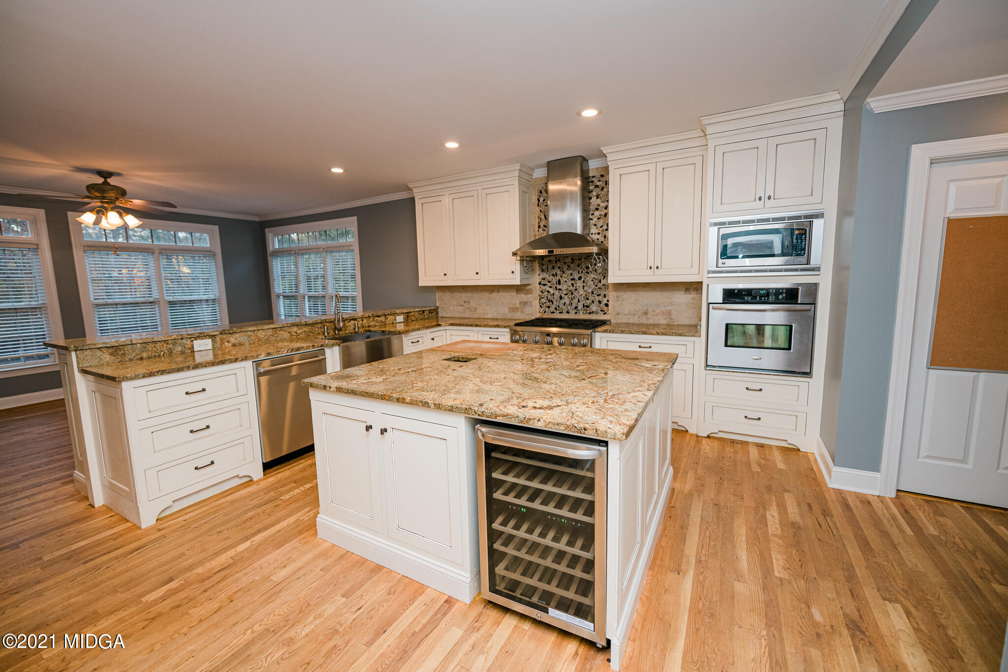 116 Hampton Ridge Road Macon, GA 31220 - Photo 13 of 77 a kitchen with stainless steel appliances granite countertop a stove and a sink