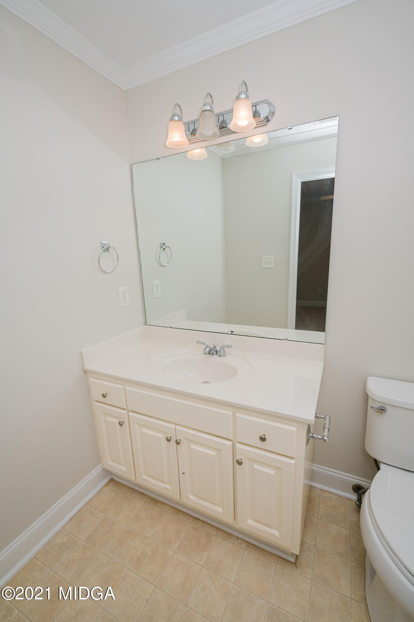 116 Hampton Ridge Road Macon, GA 31220 - Photo 36 of 77 a bathroom with a sink and a toilet