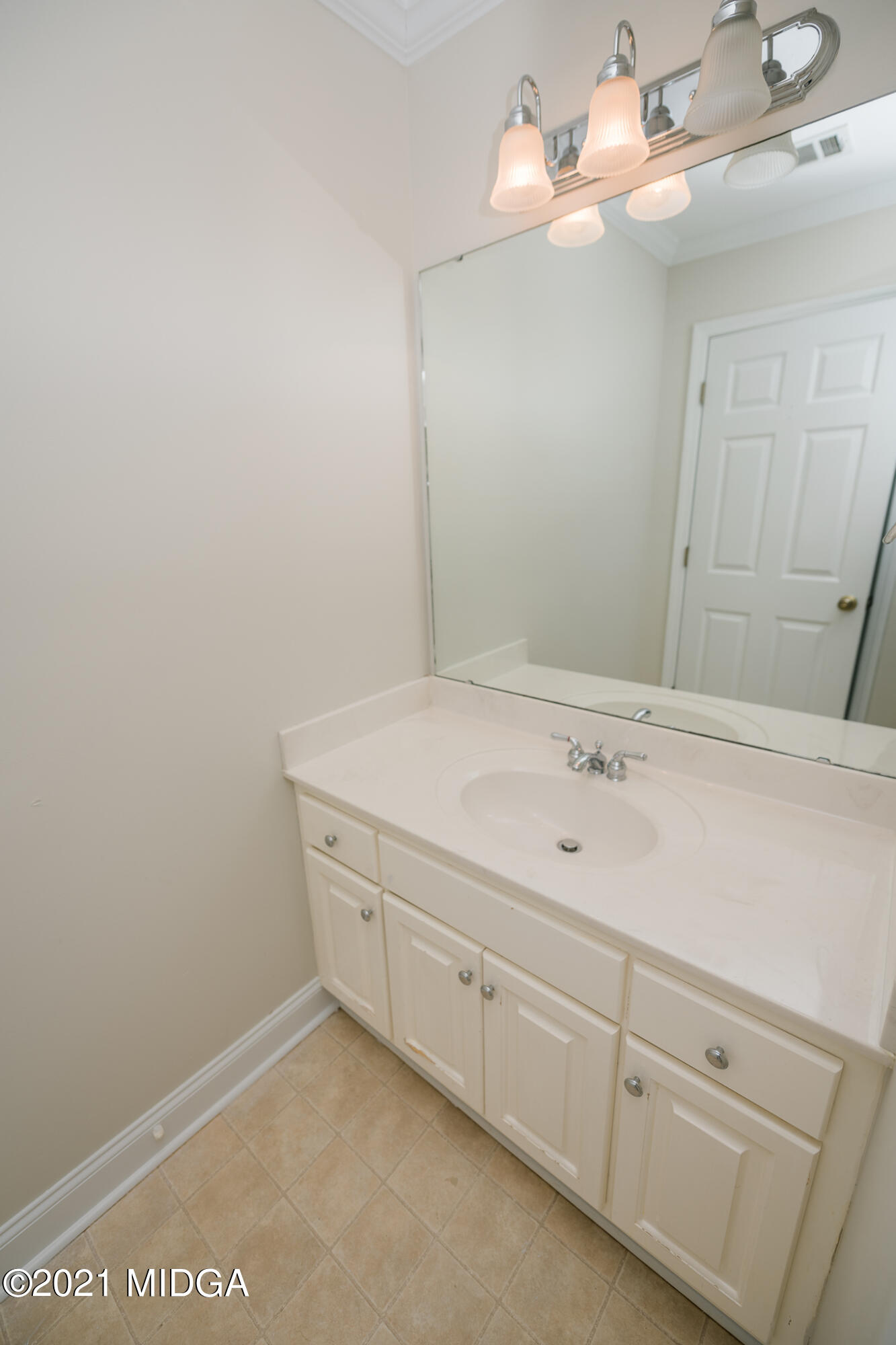 116 Hampton Ridge Road Macon, GA 31220 - Photo 46 of 77 a bathroom with a sink vanity and a mirror