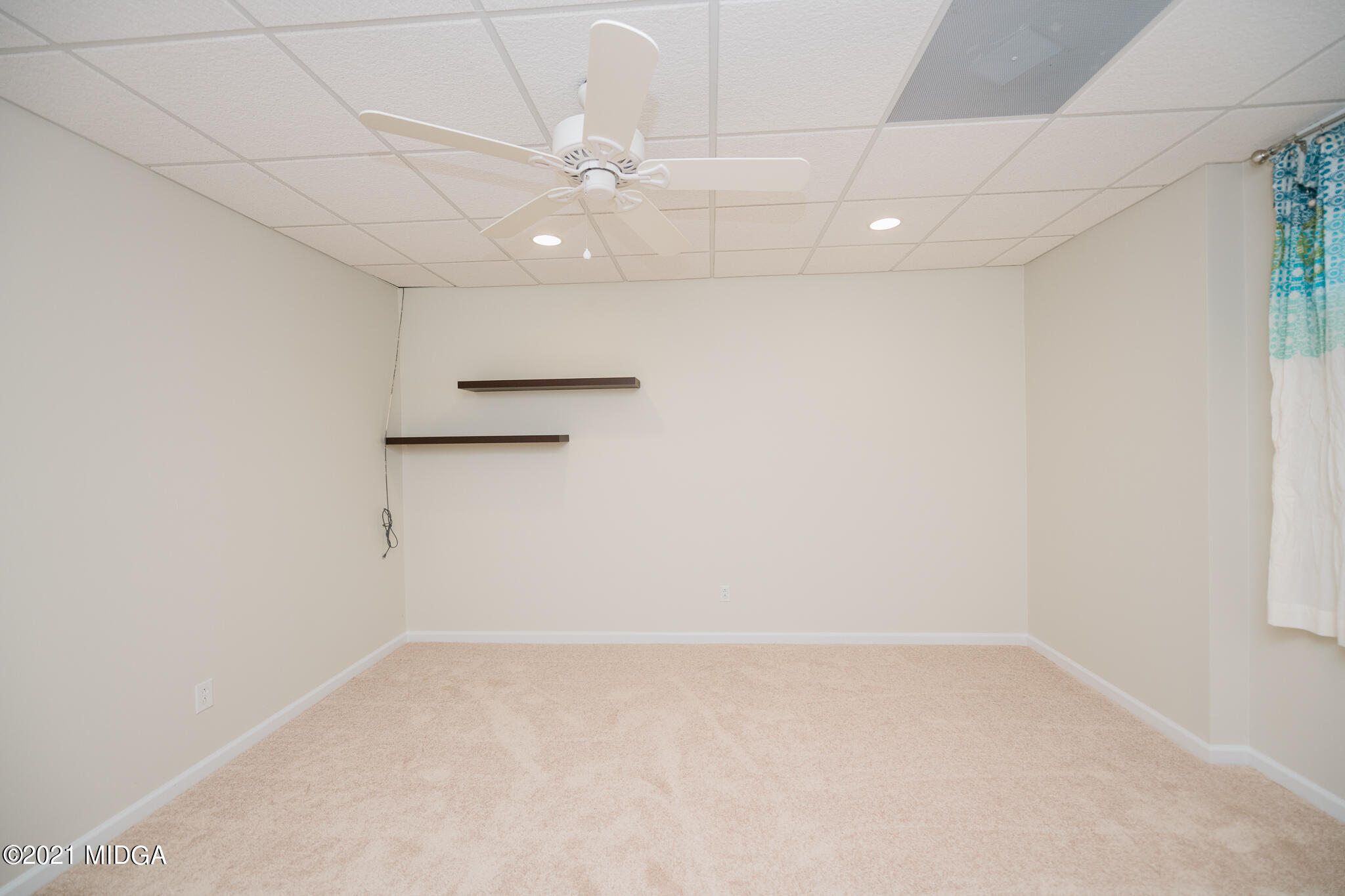 116 Hampton Ridge Road Macon, GA 31220 - Photo 60 of 77 an empty room with a ceiling fan and a window