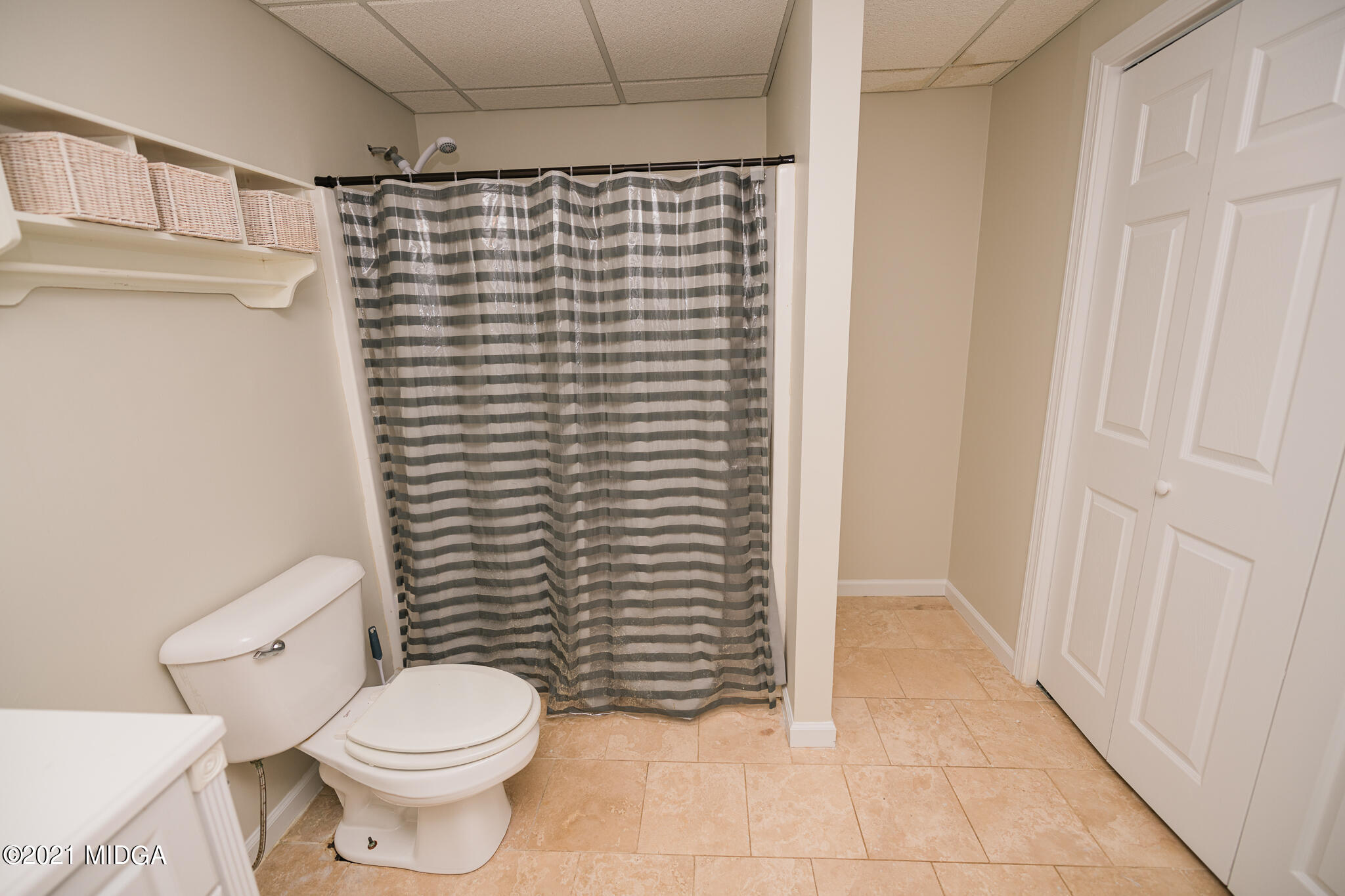 116 Hampton Ridge Road Macon, GA 31220 - Photo 64 of 77 a bathroom with a toilet and a shower curtain