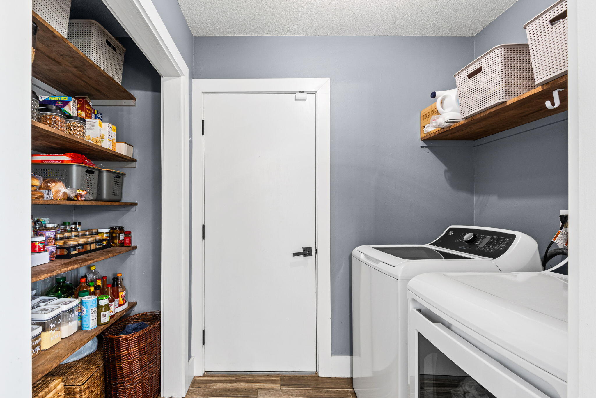 943 Ridgewood Way Niceville, FL 32578 - Photo 17 of 42 a utility room with dryer washer and other items