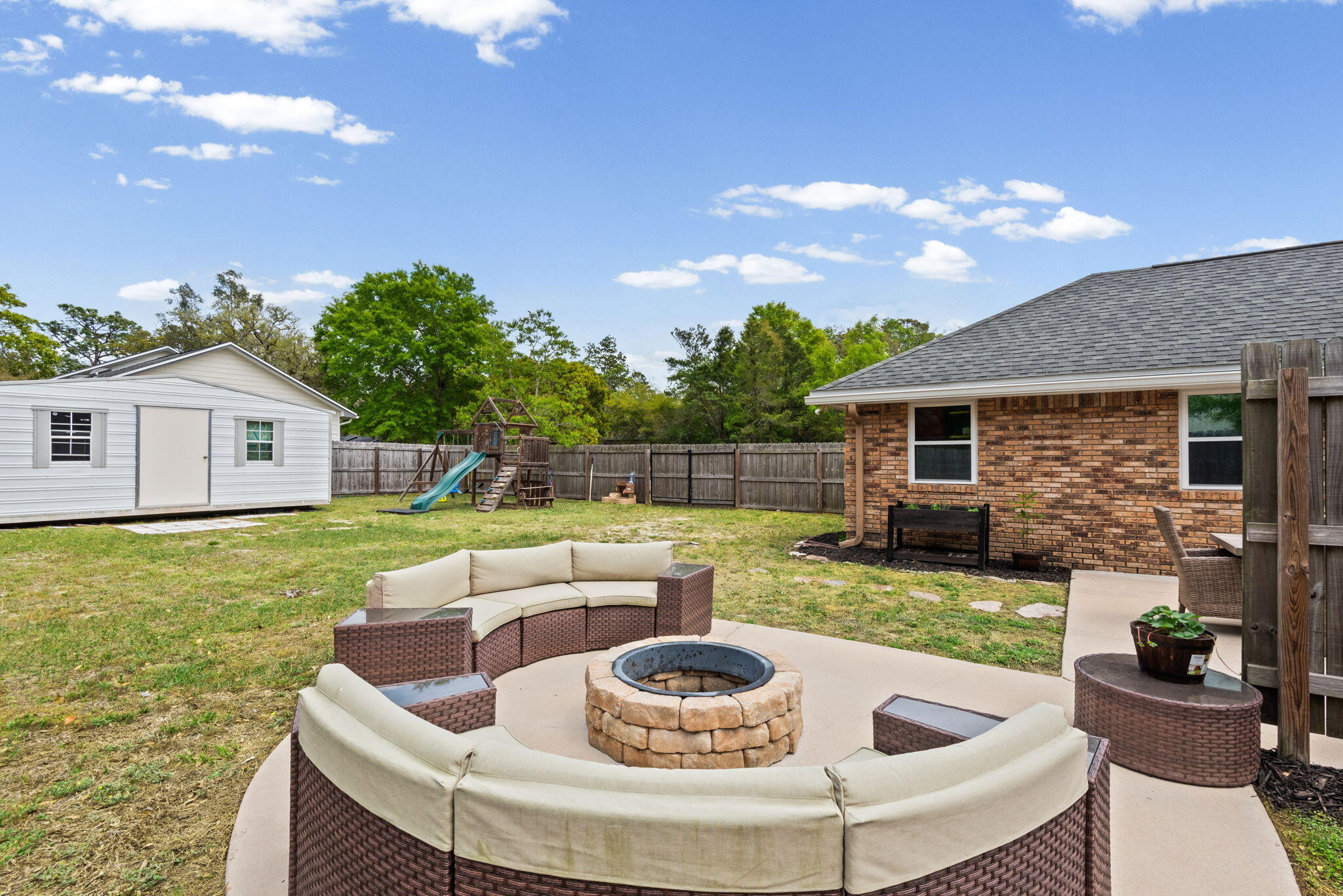943 Ridgewood Way Niceville, FL 32578 - Photo 36 of 42 a view of backyard of house with seating space