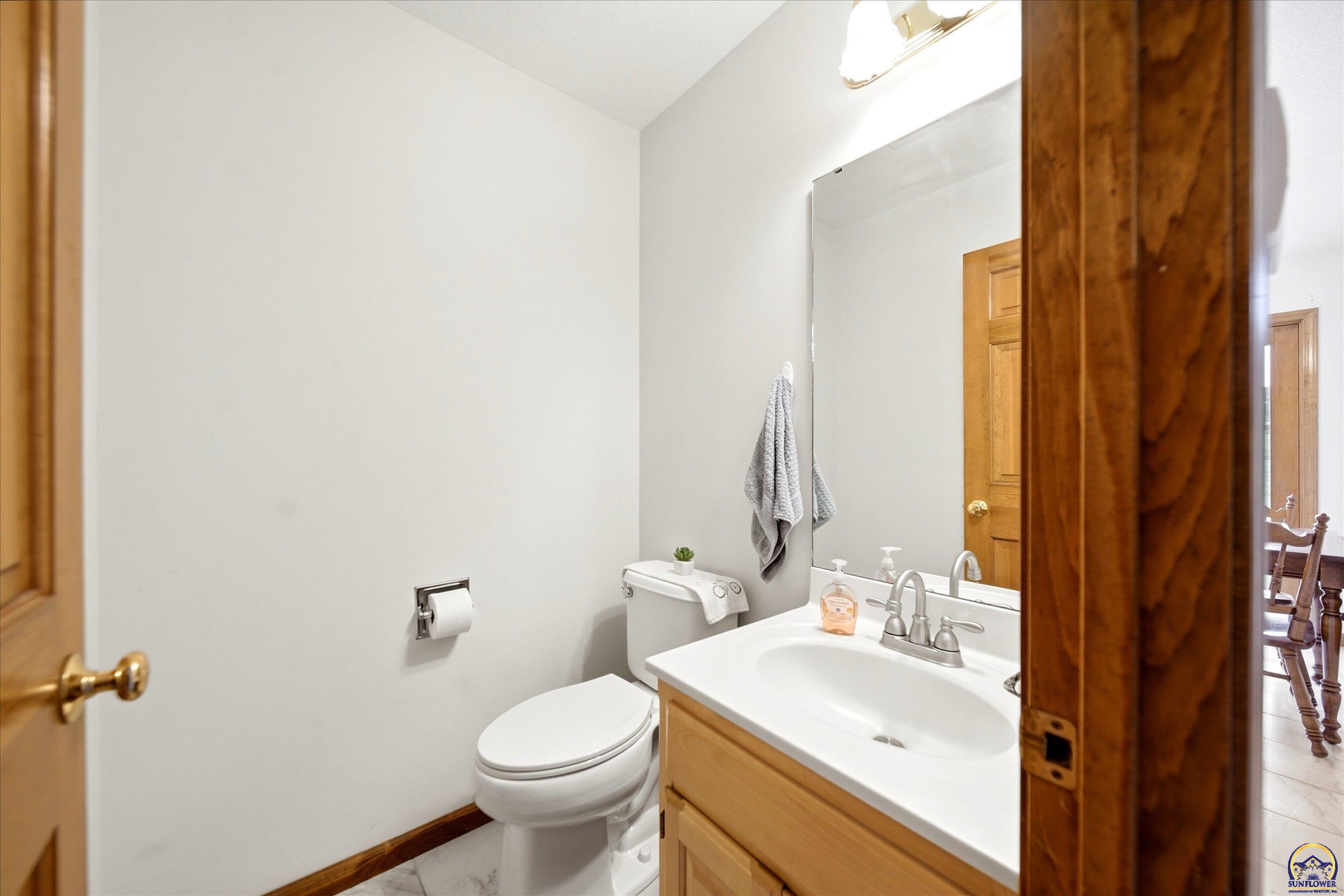 810 Southwest Mifflin Road Topeka, KS 66606 - Photo 13 of 30