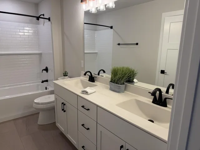 $769,900 | N50W19615 Tamarind Way, Menomonee Falls, WI 53051