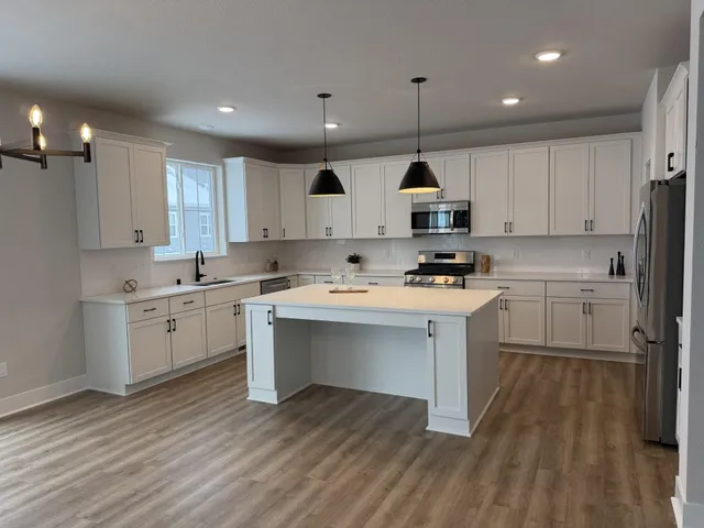 $769,900 | N50W19615 Tamarind Way, Menomonee Falls, WI 53051