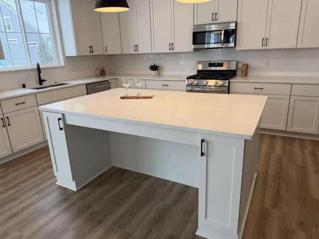 $769,900 | N50W19615 Tamarind Way, Menomonee Falls, WI 53051