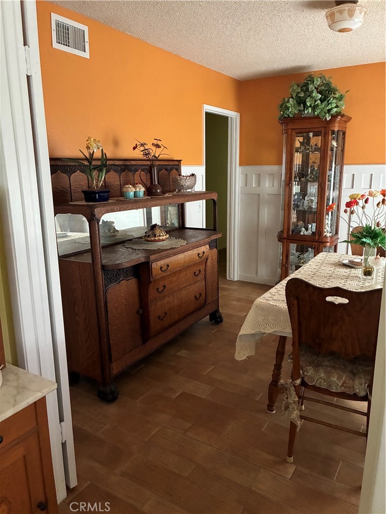 10456 Hamilton Street Rancho Cucamonga, CA 91701 - Photo 6 of 17 a living room with furniture