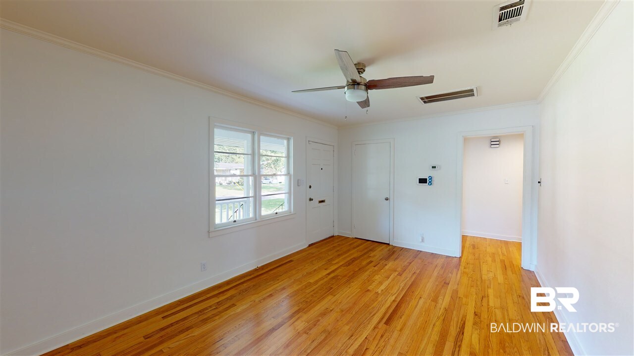 107 Esplanade Avenue Mobile, AL 36606 - Photo 3 of 17 Gallery Image 3