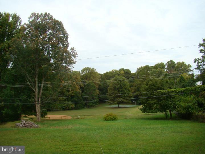 653 Cheyney Road Springfield, PA 19064 - Photo 2 of 3 View in Back