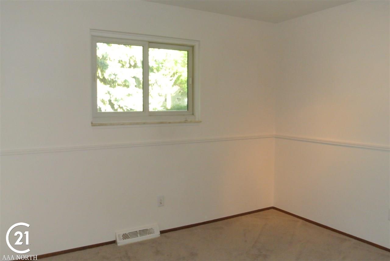 2410 Melvin Avenue Rochester Hills, MI 48307 - Photo 18 of 25
