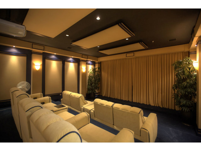 7540 Monterra Ranch Road Monterey, CA 93940 - Photo 10 of 25 a living room with furniture and a potted plant