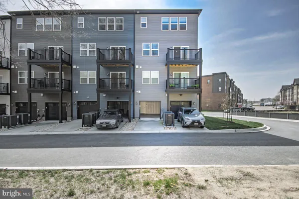 $3,795 | 9920 -B Sir Barton Way, Unit B, Laurel, MD 20723