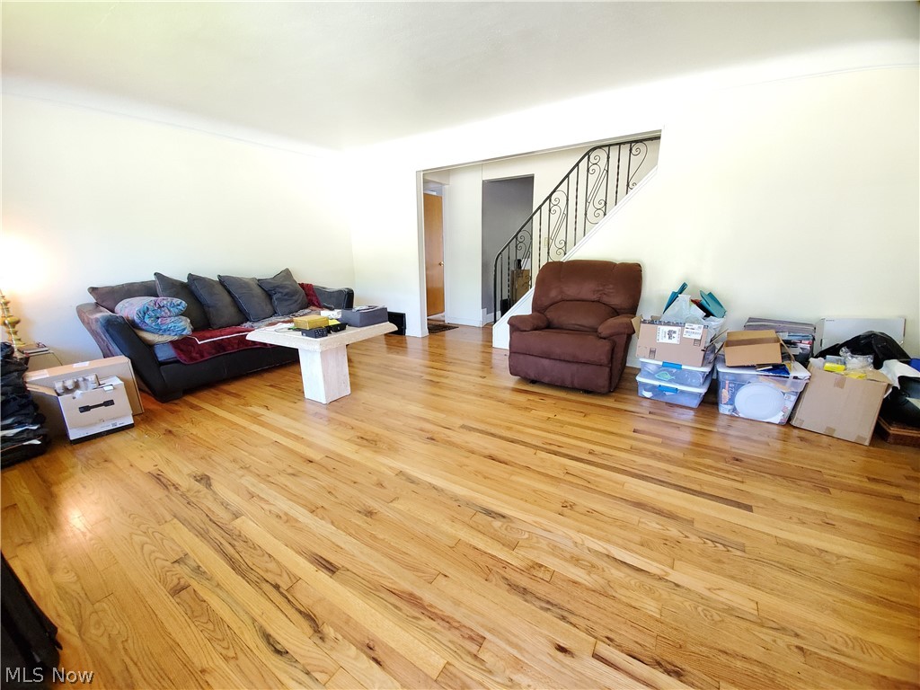962 South Green Road Cleveland, OH 44121 - Photo 5 of 14