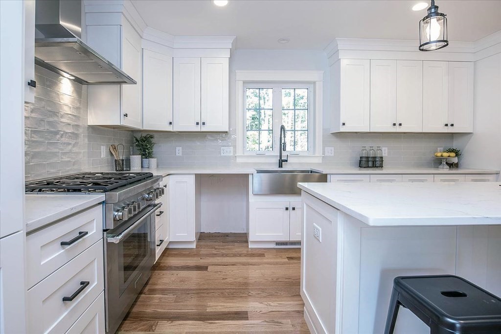 38 Wilmington Road Burlington, MA 01803 - Photo 8 of 39 Gallery Image 8