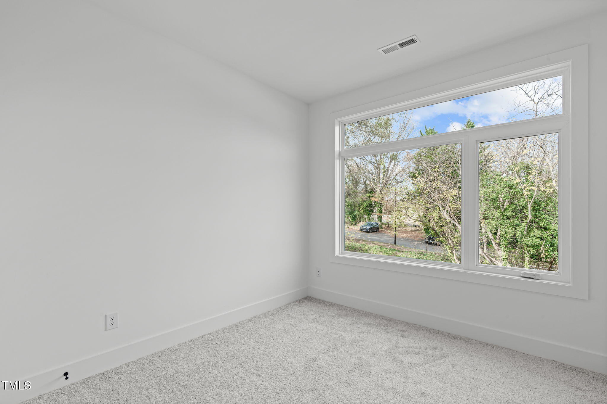 624 Rocky Knob Court Raleigh, NC 27601 - Photo 21 of 47 an empty room with windows