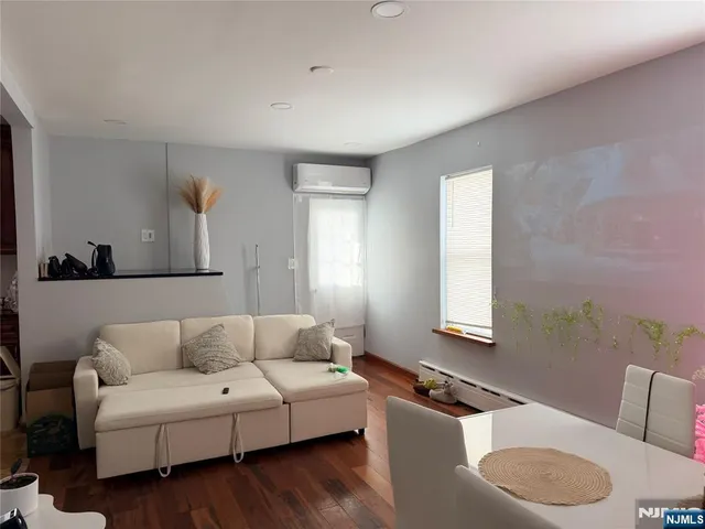 $1,970 | 190 Wallington Avenue, Unit 1, Wallington, NJ 07057