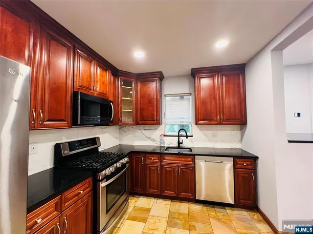 $1,970 | 190 Wallington Avenue, Unit 1, Wallington, NJ 07057