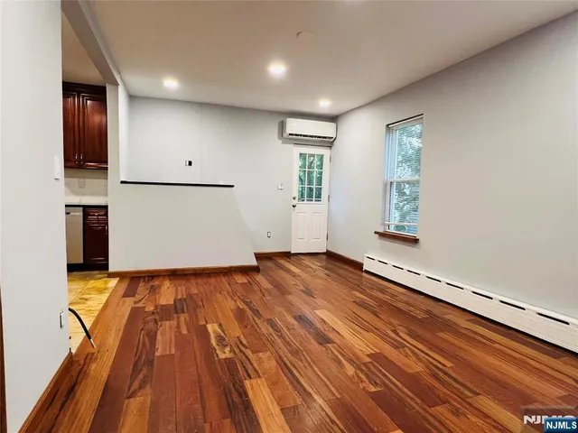 $1,970 | 190 Wallington Avenue, Unit 1, Wallington, NJ 07057