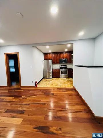 $1,970 | 190 Wallington Avenue, Unit 1, Wallington, NJ 07057