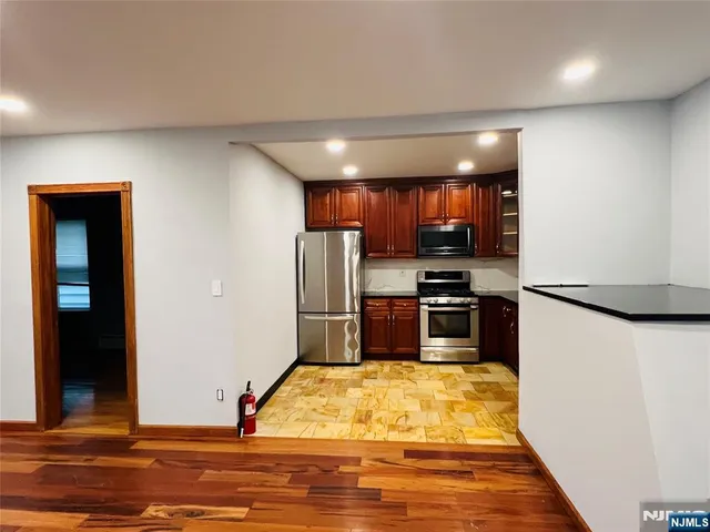 $1,970 | 190 Wallington Avenue, Unit 1, Wallington, NJ 07057