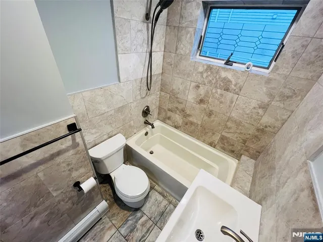 $1,970 | 190 Wallington Avenue, Unit 1, Wallington, NJ 07057