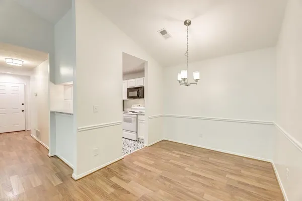 $1,900 | 529 Warm Springs Circle, Roswell, GA 30075