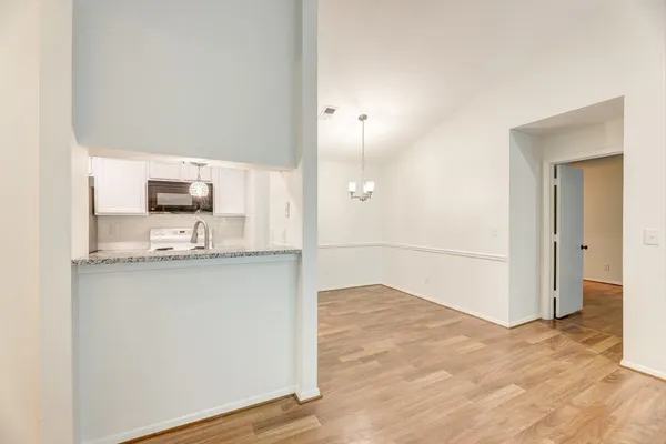 $1,900 | 529 Warm Springs Circle, Roswell, GA 30075