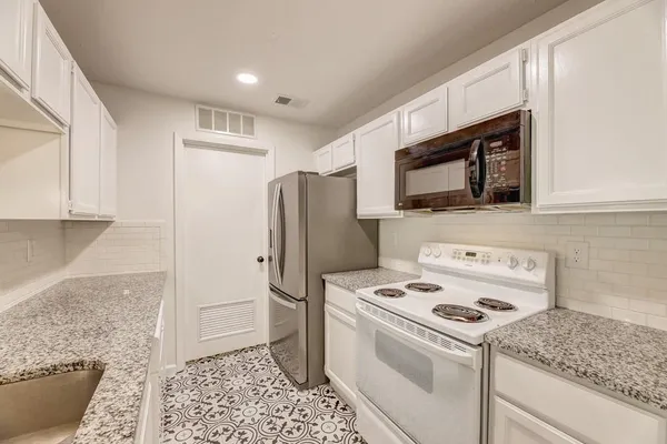 $1,900 | 529 Warm Springs Circle, Roswell, GA 30075