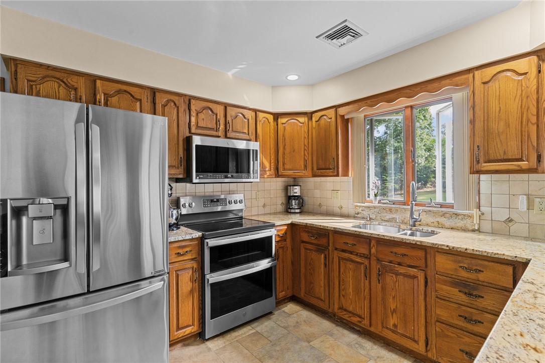 8 Granite Street Warwick, RI 02886 - Photo 19 of 37