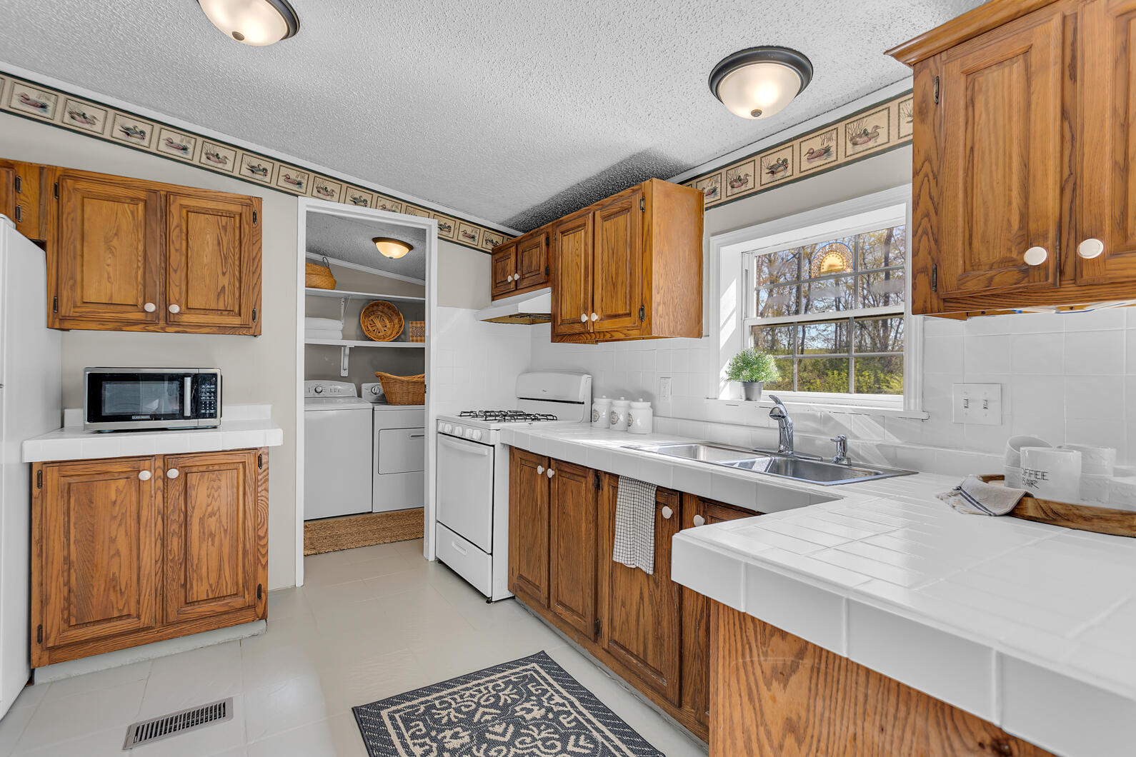 3657 McGill Road Jackson, MI 49201 - Photo 7 of 51 0N0A6038